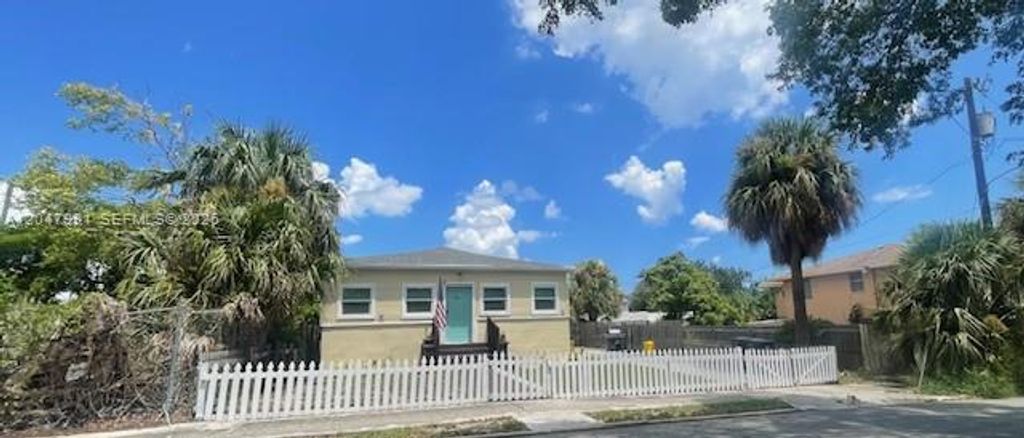 719 9th St, West Palm Beach, FL 33401