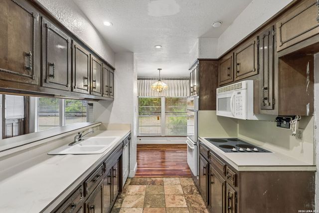 10801 PINEHILL ST, San Antonio, TX 78230