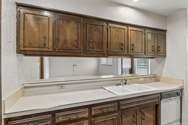 10801 PINEHILL ST, San Antonio, TX 78230