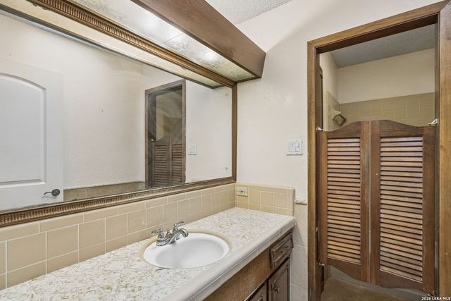 10801 PINEHILL ST, San Antonio, TX 78230