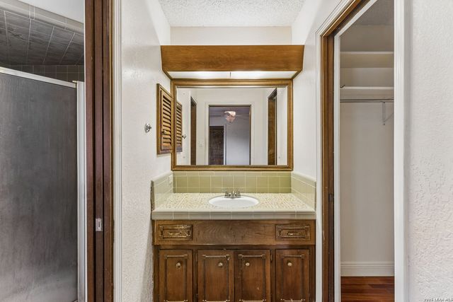 10801 PINEHILL ST, San Antonio, TX 78230