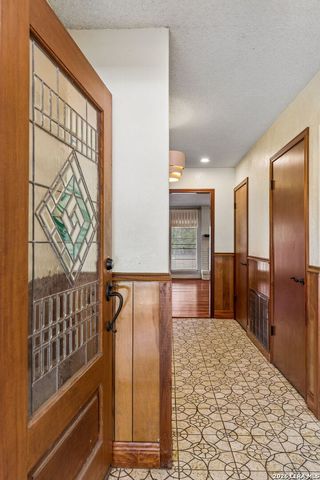 10801 PINEHILL ST, San Antonio, TX 78230