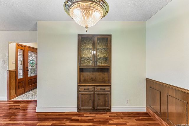 10801 PINEHILL ST, San Antonio, TX 78230