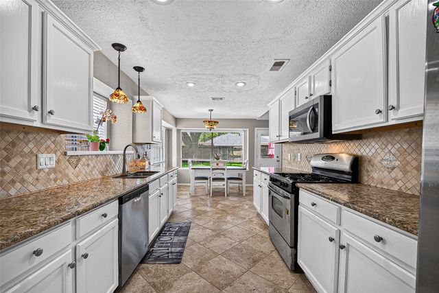 2124 Bennigan Street, League City, TX 77573