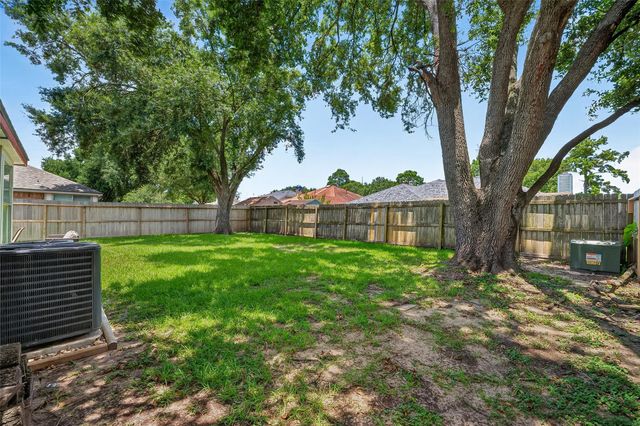 2124 Bennigan Street, League City, TX 77573