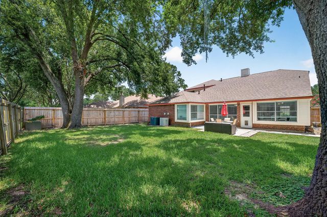2124 Bennigan Street, League City, TX 77573