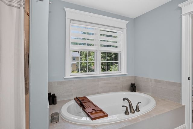 10 Sterling Ct, Northborough, MA 01532