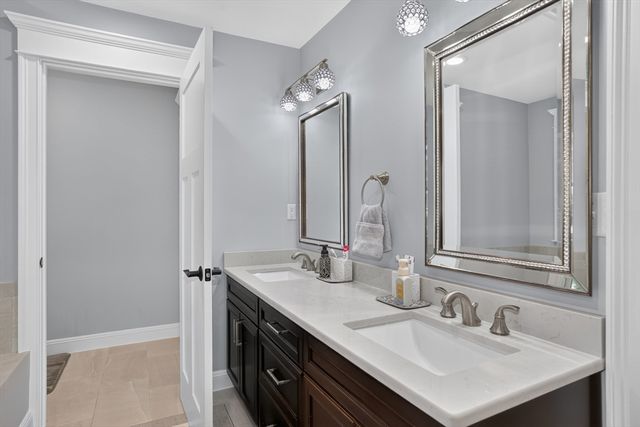 10 Sterling Ct, Northborough, MA 01532