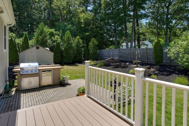 10 Sterling Ct, Northborough, MA 01532