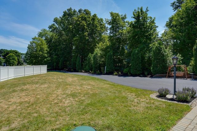 10 Sterling Ct, Northborough, MA 01532