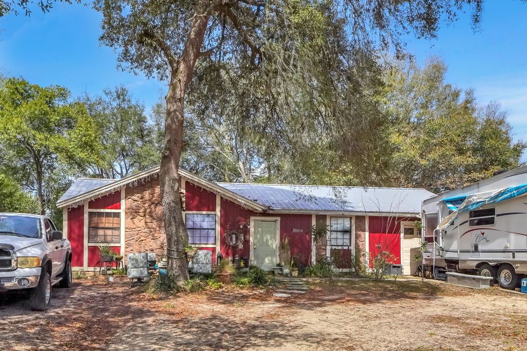 6009 Syrcle Avenue, Milton, FL 32570