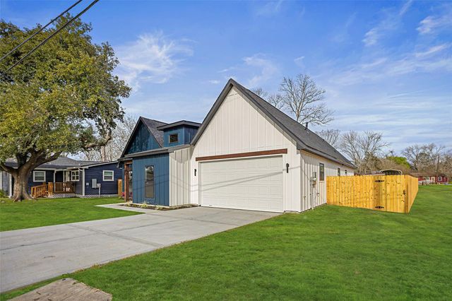 1807 Waco Street, Dayton, TX 77535