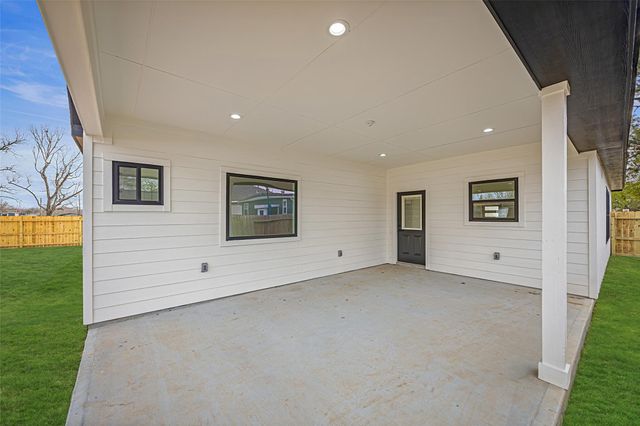 1807 Waco Street, Dayton, TX 77535