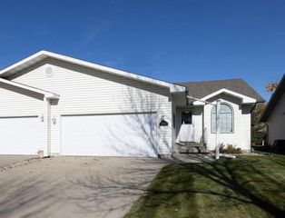 816 Lakeridge Place, West Fargo, ND 58078