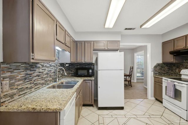 3878 Sailwind Dr, Gulf Breeze, FL 32563