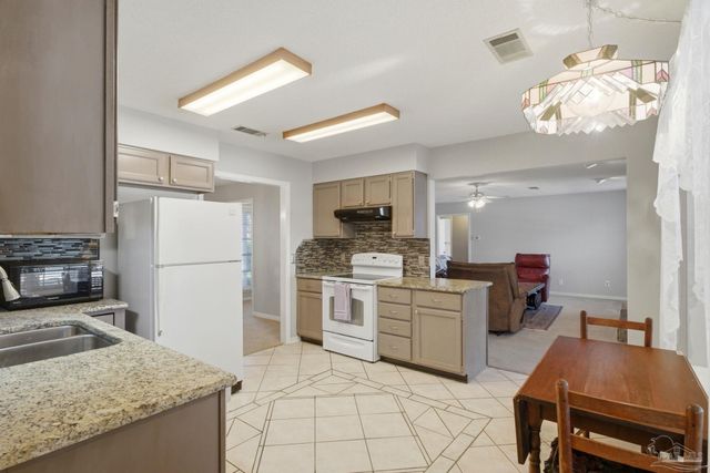 3878 Sailwind Dr, Gulf Breeze, FL 32563