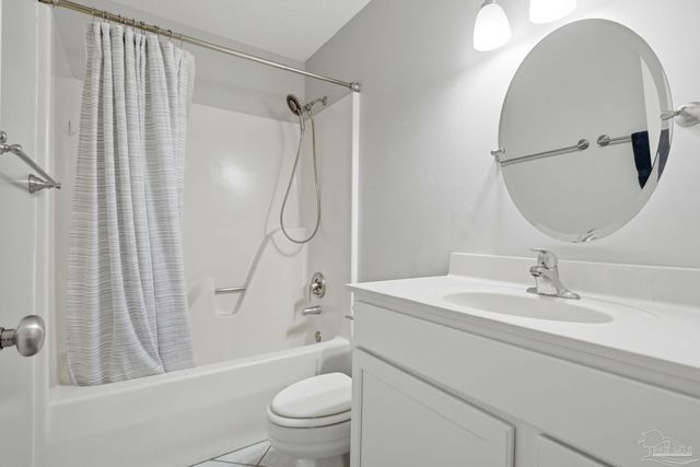 3878 Sailwind Dr, Gulf Breeze, FL 32563