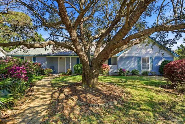 3878 Sailwind Dr, Gulf Breeze, FL 32563