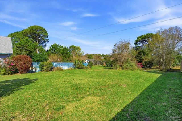 3878 Sailwind Dr, Gulf Breeze, FL 32563