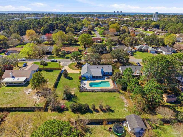 3878 Sailwind Dr, Gulf Breeze, FL 32563