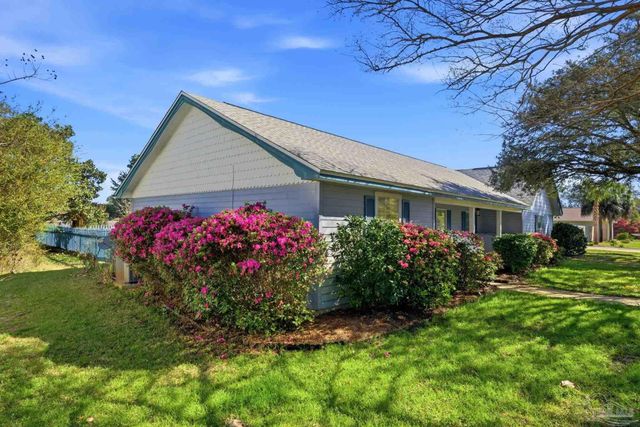 3878 Sailwind Dr, Gulf Breeze, FL 32563