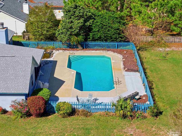 3878 Sailwind Dr, Gulf Breeze, FL 32563