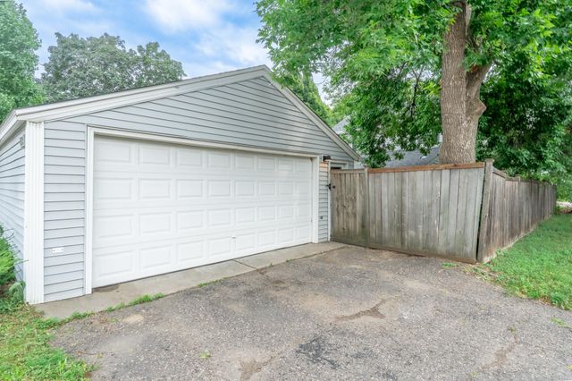 1513 California Avenue W, Falcon Heights, MN 55108