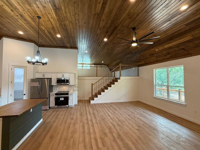 145 Greenbriar Court, Bridgeport, TX 76426