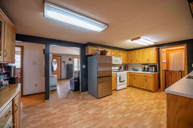 827 E 4th Street, Dover, OH 44622