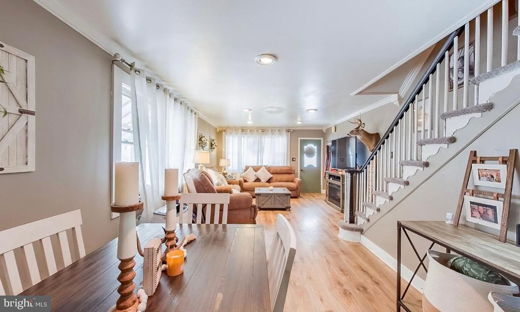 Image 3 of property listing at 528 LYTLE ST, Minersville, PA 17954