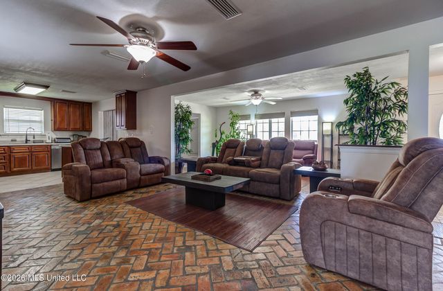 5809 David Davis Place, Ocean Springs, MS 39564