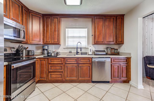 5809 David Davis Place, Ocean Springs, MS 39564