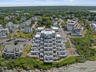 40 Oceanside Dr 40, Hull, MA 02045