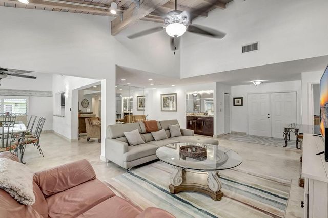 804 Foxpointe Circle, Delray Beach, FL 33445