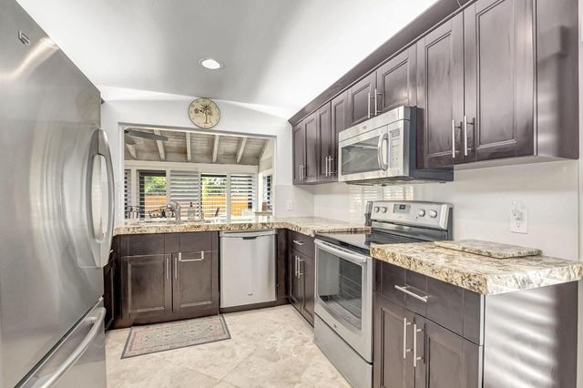 804 Foxpointe Circle, Delray Beach, FL 33445