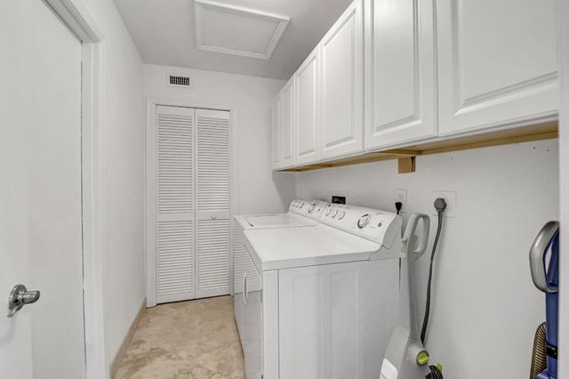 804 Foxpointe Circle, Delray Beach, FL 33445