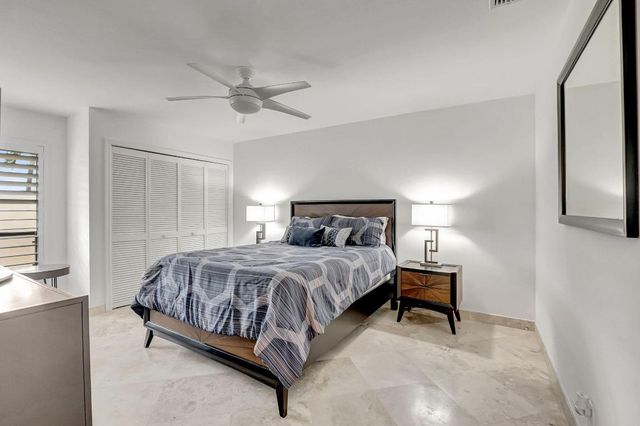 804 Foxpointe Circle, Delray Beach, FL 33445