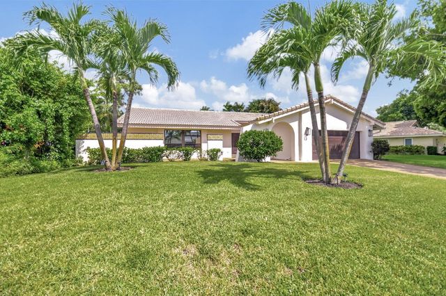 804 Foxpointe Circle, Delray Beach, FL 33445