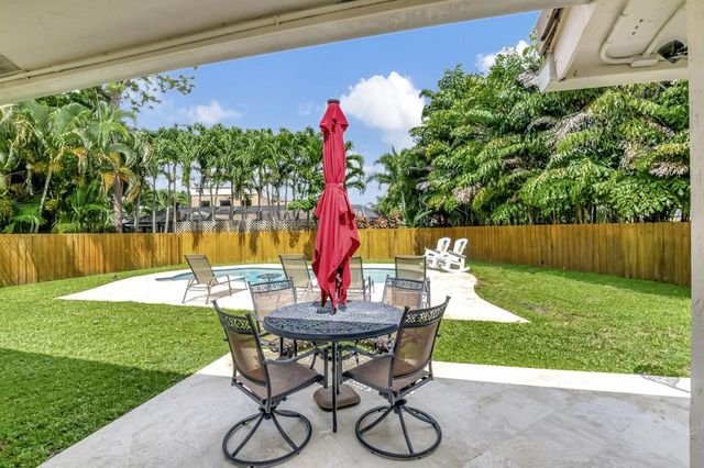 804 Foxpointe Circle, Delray Beach, FL 33445