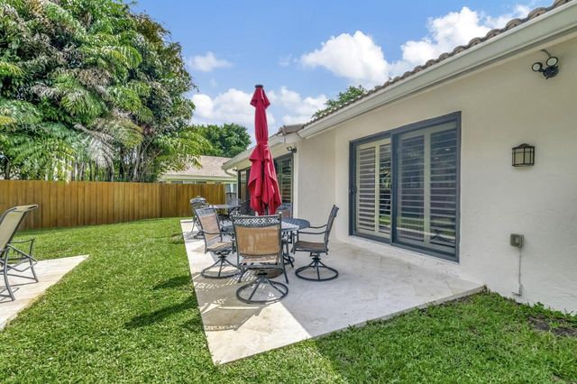 804 Foxpointe Circle, Delray Beach, FL 33445