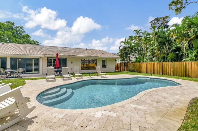 804 Foxpointe Circle, Delray Beach, FL 33445
