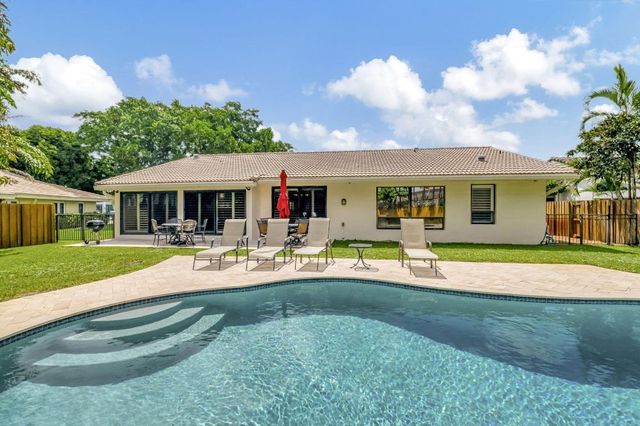 804 Foxpointe Circle, Delray Beach, FL 33445