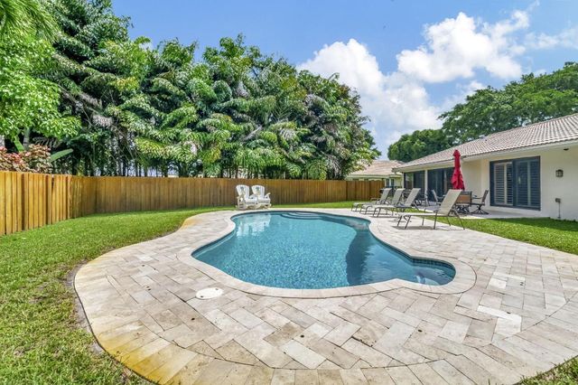 804 Foxpointe Circle, Delray Beach, FL 33445