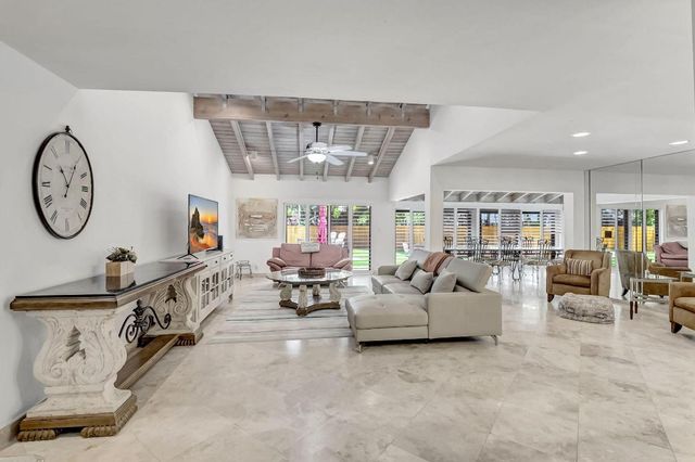 804 Foxpointe Circle, Delray Beach, FL 33445