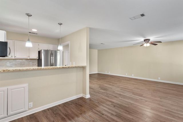 6810 Deatonhill DR 108, Austin, TX 78745