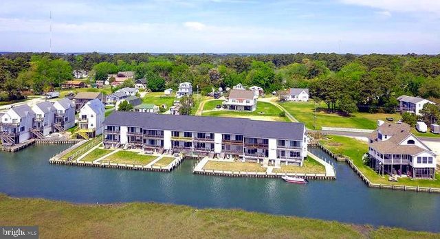 7622 Eastside Rd Apt 202, Chincoteague, VA 23336