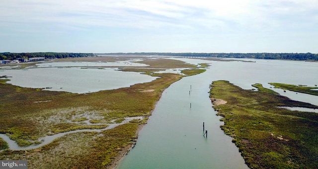 7622 Eastside Rd Apt 202, Chincoteague, VA 23336