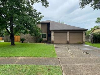 523 Gleneagles Drive, Friendswood, TX 77546