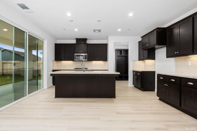 2467 NW Cedar Grove Court, Hanford, CA 93230