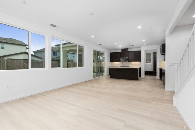 2467 NW Cedar Grove Court, Hanford, CA 93230